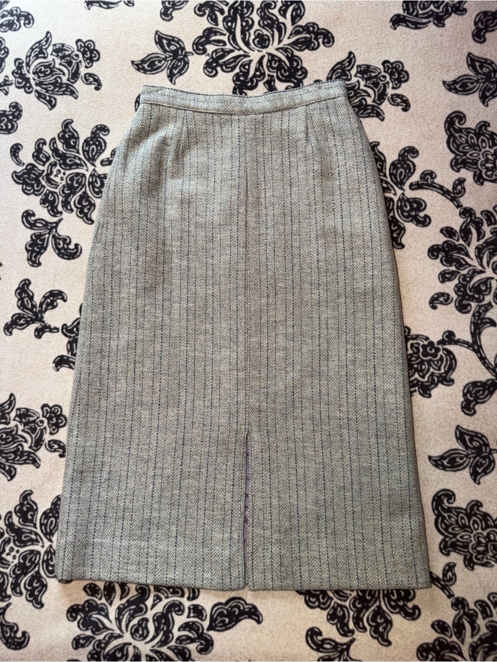 Classic Tweed Pencil Skirt in Grey